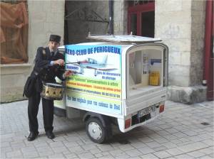 Le triporteur de l'aéroclub de Périgueux sous bonne garde