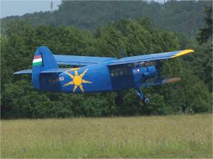 un antonov AN2 de passage à Perigueux