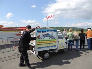 Le triporteur que l'on croise dans les rues Perigueux, pour baliser l'acces au tarmac
