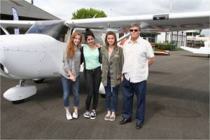 Un autre groupe de filles à la descente du cessna