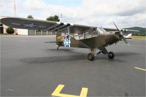 Le piper j3 repeind aux couleurs de l'armée de l'air