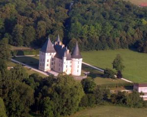 Le château-des-bories à 2 nautiques au nord de l'Aérodrome de Périgueux