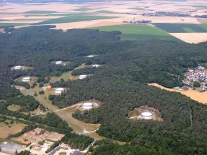 Le Plateau de Cerny, les-cuves-de stockage des hydrocarbures