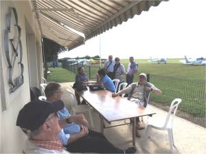 Les pilotes de l'Asap au club house de Chauvigny