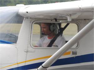 Quentin au retour de son premier vol seul à bord du cessna 152