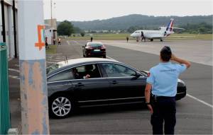Le retour du Président Hollande a l'aeroport de Périgueux