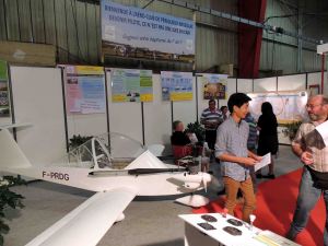 Kenny dans son rôle d'ambassadeur auprès du public