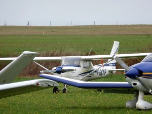 Le Cessna 152 sur le Parking de Brie Champniers