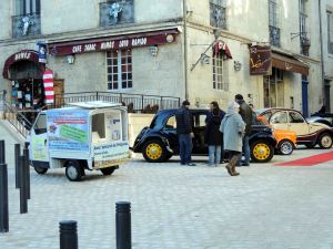 le triporteur en embuscade  - rue de la clarté à Périgueux