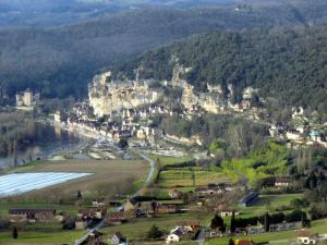 La Roque-Gageac au détour d'une nav sur Sarlat