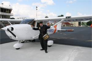 Le cessna172-GX-sous la surveillance du garde champetre