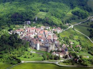 Le village de Chateauneuf-en-Auxois