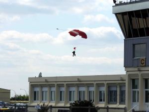 Tentative de posé sur le toit ou effet d'optique
