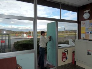 Gaël à la ponceuse