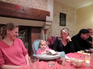 Moi la plus jeune, je suis restée sage toute la soirée