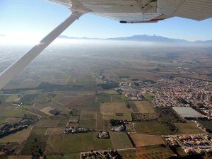 Vent Arrière 31 ou 33 à Perpignan avec en fond le Canigou