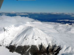 Les-sommets-du Sancy-accroches-par-les-nuages