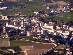 Le village de Saint Emilion sous la lumière de fin d'après midi