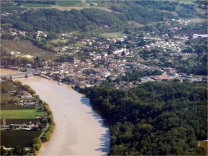 Le village de Branne en bordure de la Dordogne