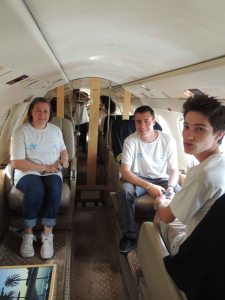 Les VIP de l'aéroclub à bord du Falcon 50