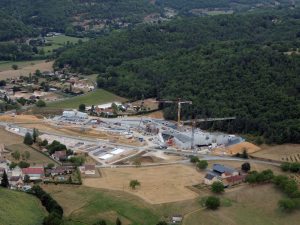 Une vue d'ensemble du chantier de bâtiment de Lascaux 4 