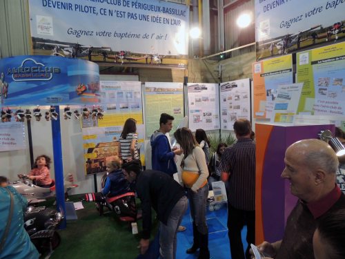 Le Stand de l'aéroclub "Hall Montaigne"