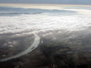 La vallée de la Garonne sous le brouillard