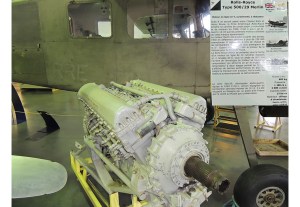 Moteur 12 cylindres en V Rolls Royce qui équipait les Spitfire MK5