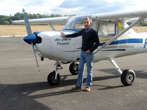 Eric au retour de son premier tour de piste seul à bord du 152