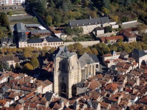 Zoom-sur-la-cathedrale-de-villefranche-de-rouergue