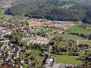 Le Batiment du CIAPML au pied de la colline de Lascaux