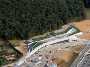 Le remodelage de la colline de Lascaux prend forme