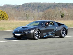 La BMW sur l'axe de piste